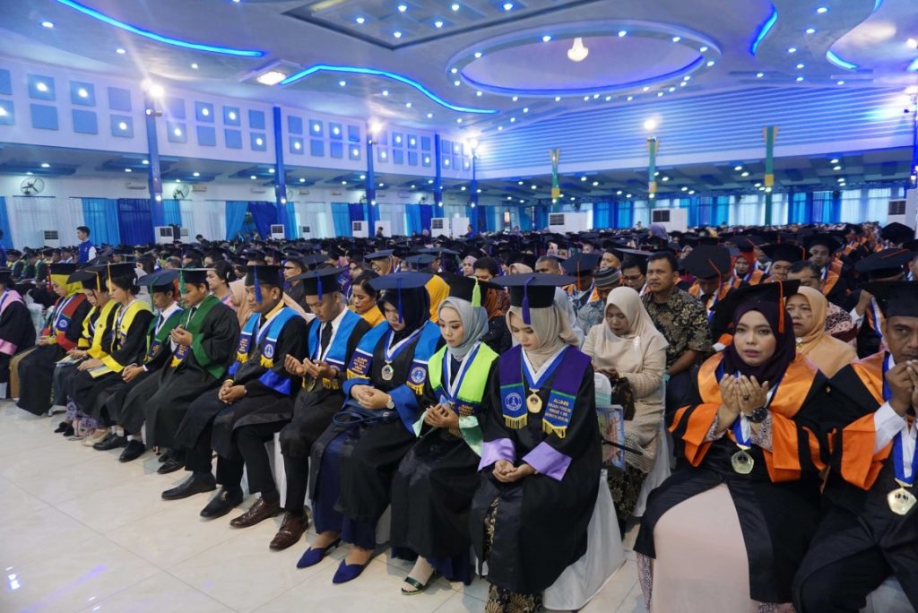 Universitas Medan Area Gelar Upacara Wisuda Sarjana Dan Magister ...